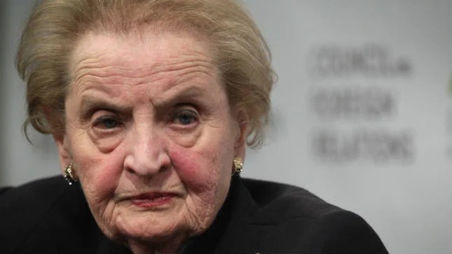 L’ex-secrétaire d’État états-unienne, Madeleine Albright, est morte. De l&rsquo;hommage propagandiste à la réalité de l&rsquo;action de la femme politique.