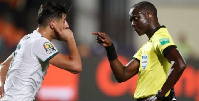 Barrages coupe du monde 2022 (zone Afrique) : l&rsquo;arbitre de Cameroun Algérie papa Gassama sort du silence et tacle les fennecs “S&rsquo;ils gagnent, vous êtes un bon arbitre et s&rsquo;ils perdent, ils vous qualifient de mauvais arbitre.”