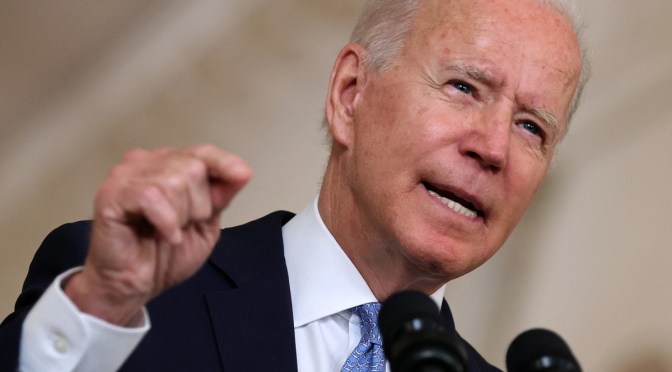 États-Unis : Joe Biden instaure un pont aérien pour pallier la pénurie de lait pour bébé.