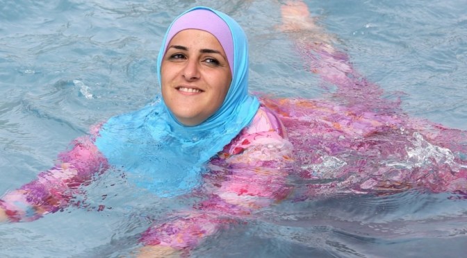 Burkini dans les piscines à Grenoble : la justice suspend la décision d&rsquo;Eric Piolle, la mairie va faire appel.