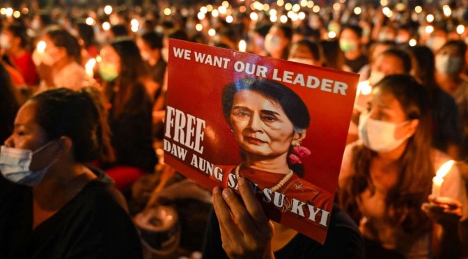 Des proches d&rsquo;Aung San Suu Kyi, détenue, déposent une plainte à l&rsquo;ONU contre la junte birmane.