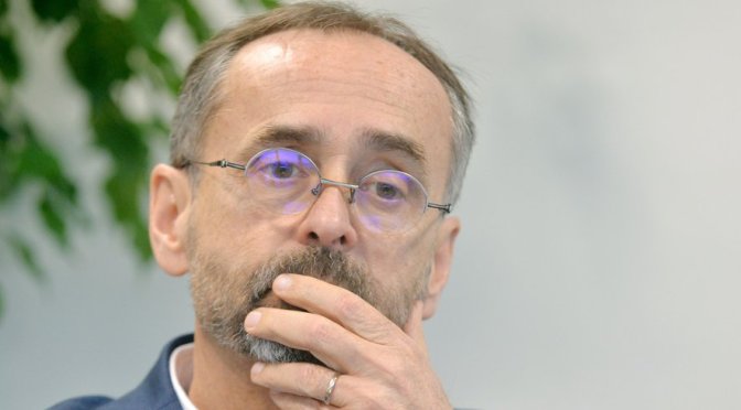 Législatives 2022 : Robert Ménard retourne (encore) sa veste et appelle à &laquo;&nbsp;faire bloc&nbsp;&raquo; derrière Macron!