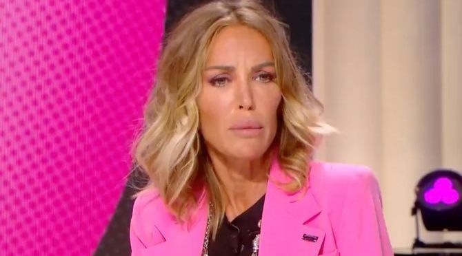 Ophélie Winter confie avoir été agressée sexuellement par son oncle pendant dix ans.