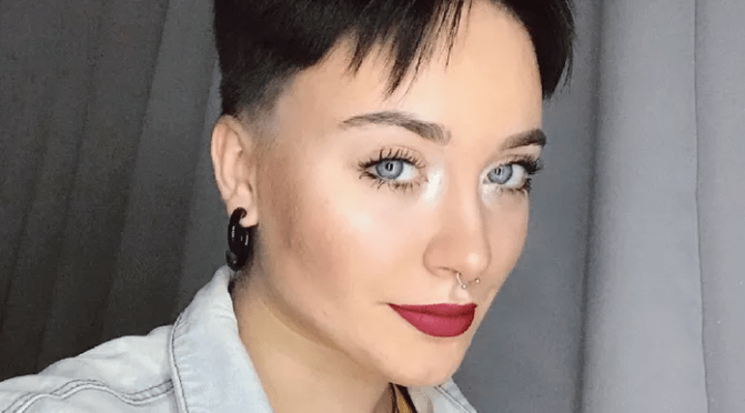 Affaire Mila : L’adolescente harcelée et menacée de mort sur les réseaux sociaux va sortir un livre.