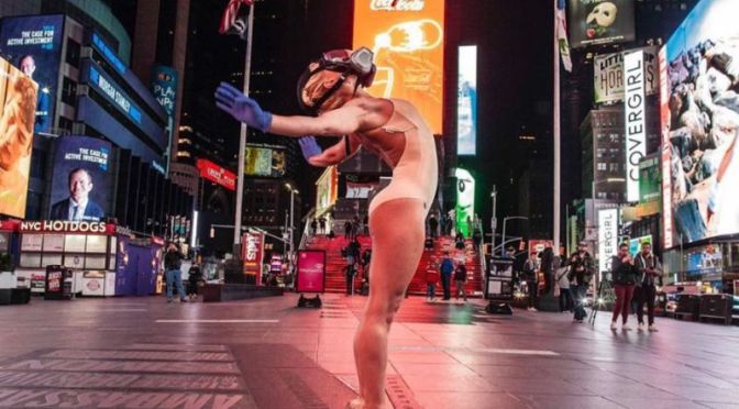 Coronavirus : Une ballerine danse dans un « Times Square » totalement vide.