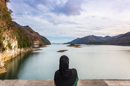 7789078748_les-saoudiennes-ont-enfin-le-droit-de-voyager-comme-bon-leur-semble