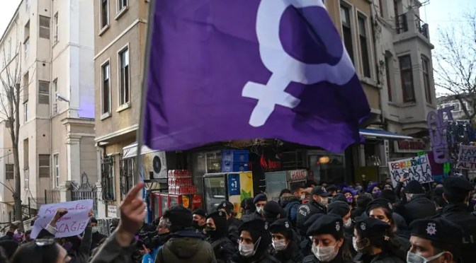 Politique : La Turquie se retire de la Convention d&rsquo;Istanbul réprimant les violences contre les femmes.