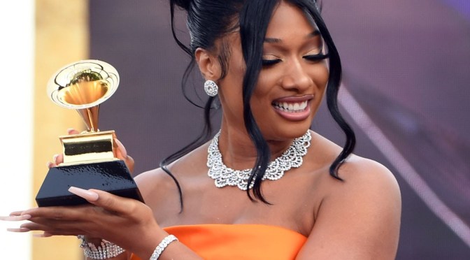 Megan Thee Stallion remporte le Grammy Award du meilleur nouvel artiste 2021.