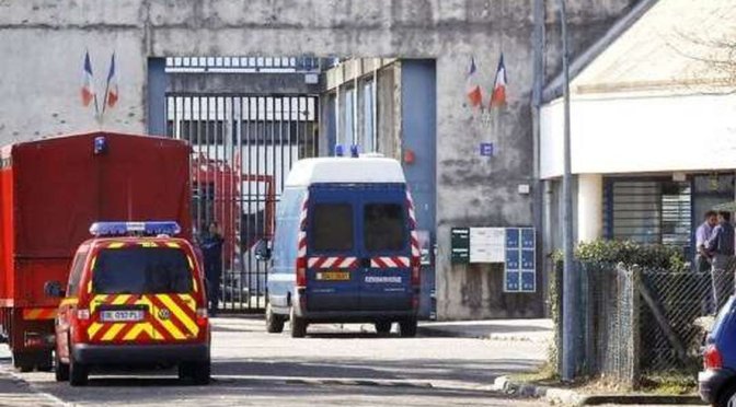 France : une mère soupçonnée de triple infanticide retrouvée morte dans sa cellule.