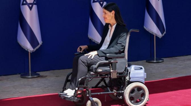 Une ministre israélienne en chaise roulante empêchée d’accès à la COP26 !