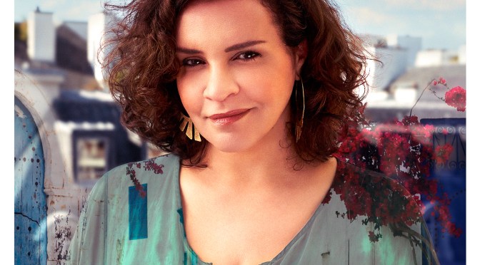 Musique : Amina Annabi nous revient en solo avec « Face à nous » !