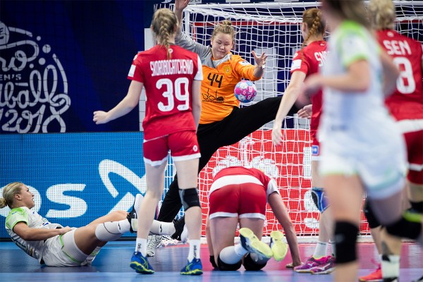 UH22357_34365_5c06e11009