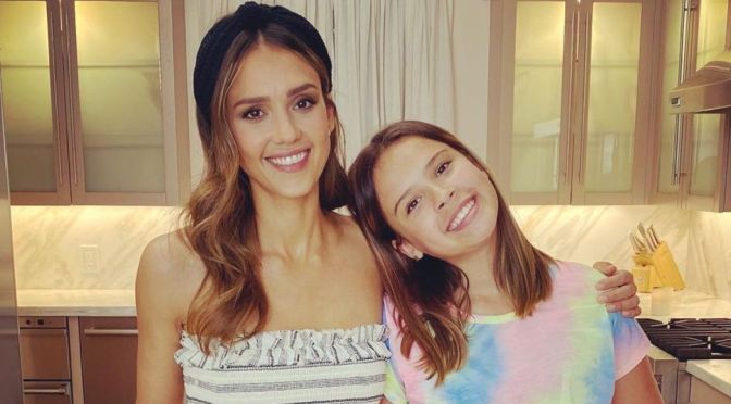Jessica Alba révèle suivre une thérapie avec sa fille.