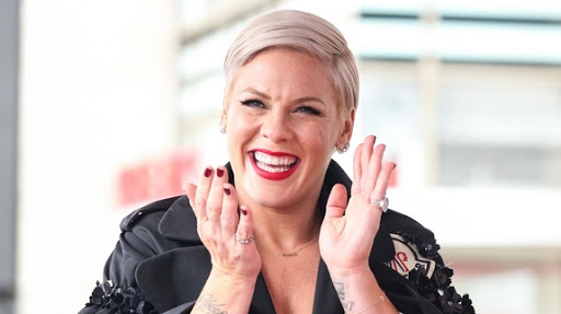 Coronavirus – États-Unis :  Après avoir contracté le Covid-19, la chanteuse Pink fait don d&rsquo;1 million de dollars au hôpitaux !