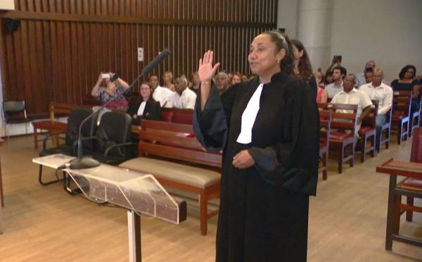 Estelle Sitrita-Streeter, première femme kanak huissier de justice a prêté serment.