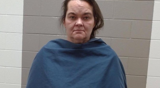 États-Unis : Une femme arrêtée pour avoir obligé sa fille de 11 ans à vivre avec le cadavre de son père.