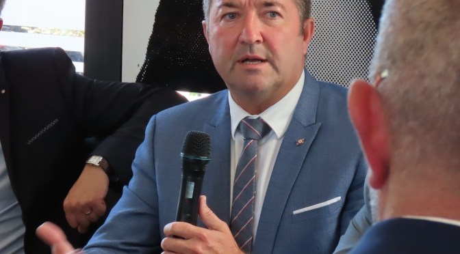 Le député Karl Olive saisit la présidente de l’Assemblée pour demander des sanctions contres les parlementaires perturbateurs pendant le discours d’Élisabeth Borne.