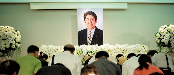 L’ancien premier ministre japonais, Shinzo Abe, aurait été assassiné pour ses liens avec la secte Moon.