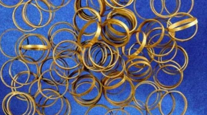 Roumanie : Des dizaines de bagues en or de l&rsquo;Âge du cuivre découvertes dans la sépulture d&rsquo;une Noble vielle de près de 5000 ans avant notre ère!