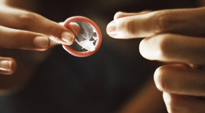 Canada : l’absence ou le retrait du préservatif, sans consentement, deviennent un crime sexuel.