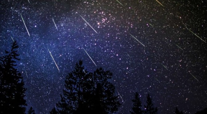 Une pluie d’étoiles filantes colorées est attendue les 12 et 13 août, voici ce qu&rsquo;il faut en savoir.