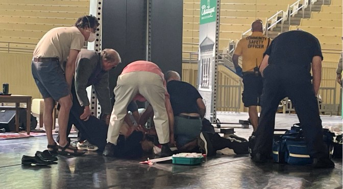 L’écrivain Salman Rushdie, auteur des « Versets sataniques » poignardé au cou en plein conférence (le point à 7h – heure Paris).