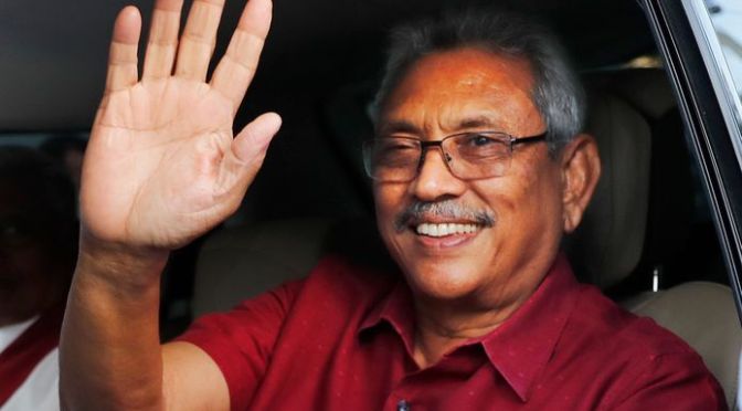 En fuite, le président déchu du Sri Lanka, Gotabaya Rajapaksa, est revenu dans son pays.