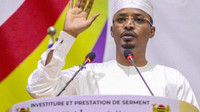 Tchad: Mahamat Idriss Déby investi président de la transition