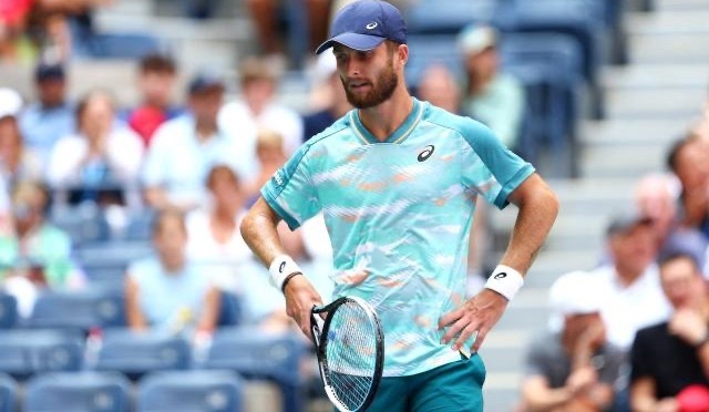Tennis : Corentin Moutet évincé de la Fédération française, le tennisman perd de nombreux avantages dont son coach!