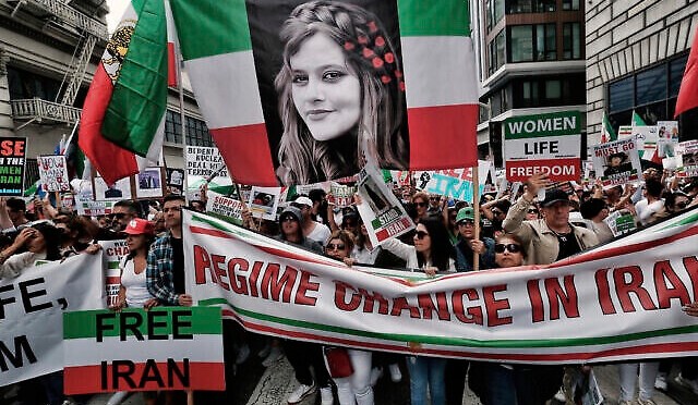 Manifestations en Iran : près de 800 inculpations et une première condamnation à mort!