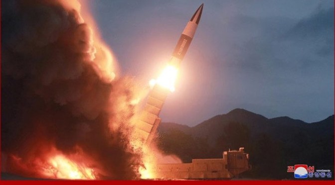 La Corée du Nord tire un nouveau missile balistique en direction de la mer du Japon après des menaces de riposte féroce