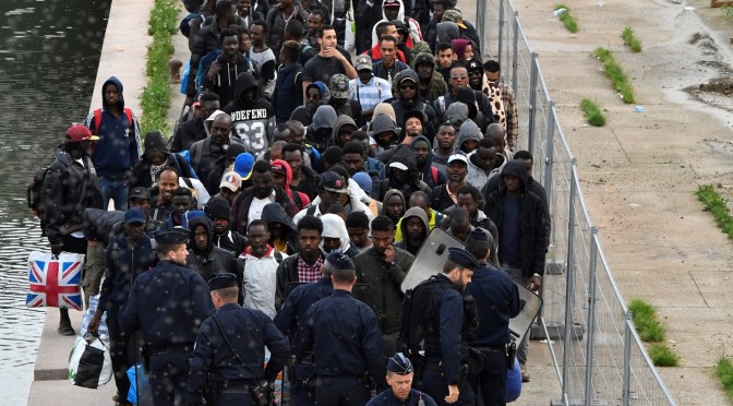 «L’immigration menace la paix civile en France», selon l’ex-patron des services secrets