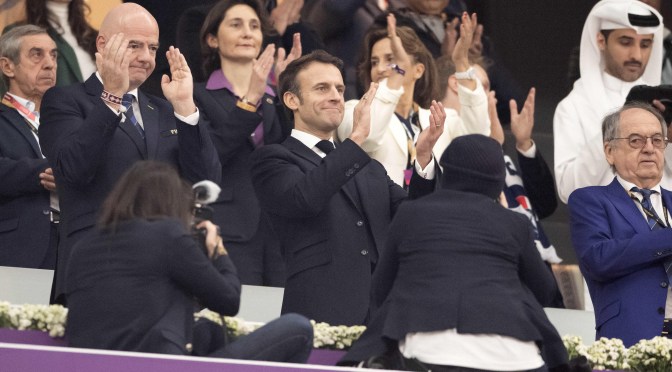 Les allers et retours d’Emmanuel Macron au Qatar ont coûté une fortune  au contribuable!