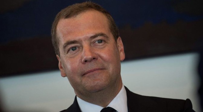 L’ex-président russe, Dimitri Medvedev, félicite l’Argentine et demande au Royaume-Uni de «rendre» les Malouines aux argentins