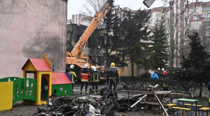 Ukraine : Le ministre de l’Intérieur ukrainien tué dans un crash d’hélicoptère qui se rendait sur le front – 14 morts et plusieurs blessés