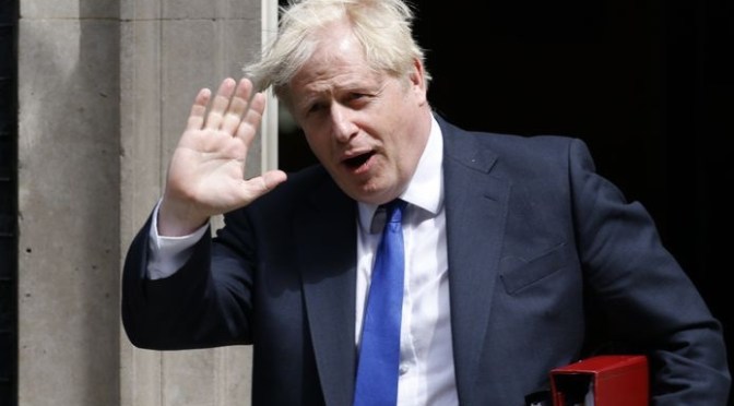 Grande-Bretagne : Avant de démissionner, Boris Johnson a mis son père sur la “liste des honneurs”