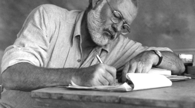 Wokisme : les œuvres d’Ernest Hemingway assorties d’un avertissement à cause de son “langage” et de ses “attitudes”