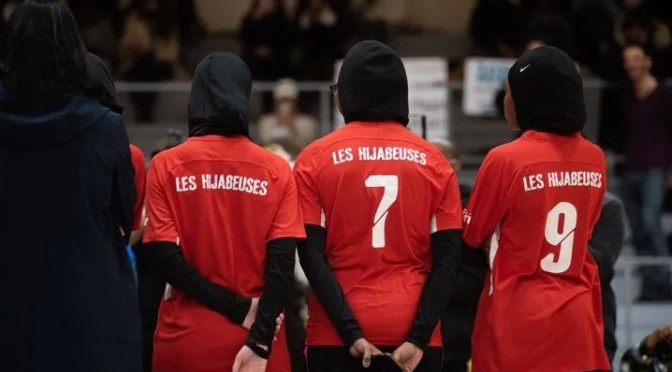 «Hidjabeuses » : le rapporteur public du Conseil d’Etat se prononce en faveur de l’autorisation du voile dans les compétitions de football