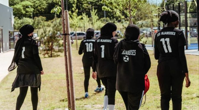 Football – &laquo;&nbsp;Hidjabeuses&nbsp;&raquo; : le Conseil d’Etat maintient l’interdiction du voile dans les compétitions de football