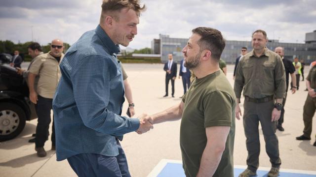 Guerre Russie-Ukraine : Kiev rapatrie les commandants d&rsquo;Azovstal, Moscou s&rsquo;insurge