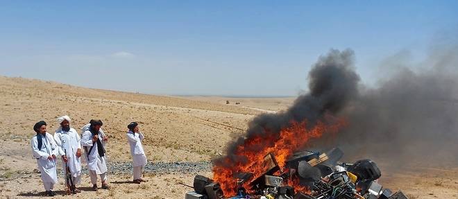 Afghanistan : les taliban brûlent les instruments de musique jugés «immoraux»