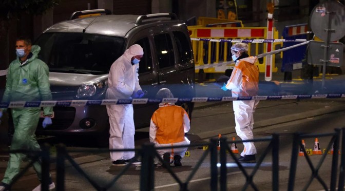 Deux hommes inculpés à Paris pour leurs liens présumés avec le terroriste armé de Bruxelles