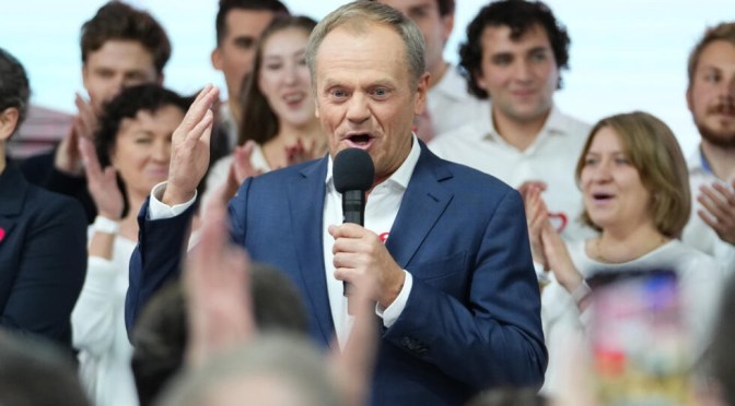 Pologne : la coalition d&rsquo;opposition pro-UE dirigée par Tusk, signe un accord et attend de prendre le pouvoir