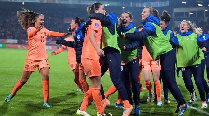 Football (F) : Les Pays-Bas empêchent l&rsquo;Angleterre de participer aux JO après une soirée pleine de rebondissements à distance