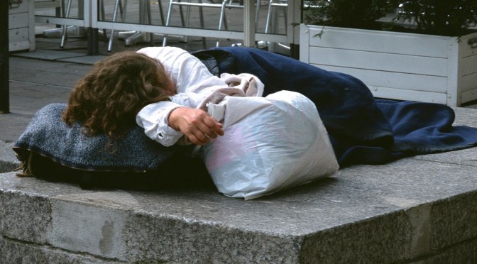 France : Le nombre de personnes vivant et dormant dans les rues de Paris augmente de manière considérable
