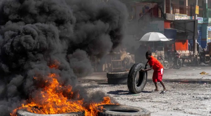 Afrique du Sud : une foule ligote puis brûle vifs 7 criminels présumés
