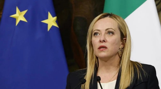 Italie : le gouvernement de Giorgia Meloni ouvre 450 000 titres de séjour aux travailleurs étrangers !