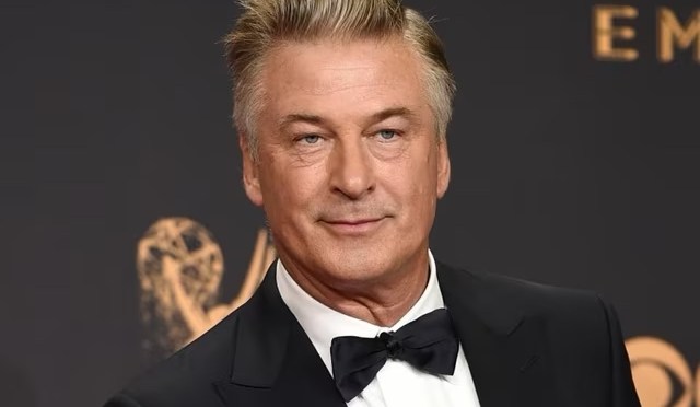 Tir mortel sur le tournage de Rust : Alec Baldwin plaide non coupable d&rsquo;homicide involontaire