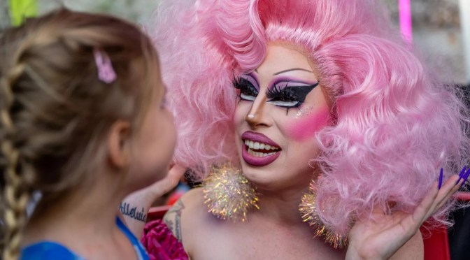 France : Controverse sur l&rsquo;organisation d&rsquo;un stage de drag-queen pour les enfants de 11 ans, à Mérignac