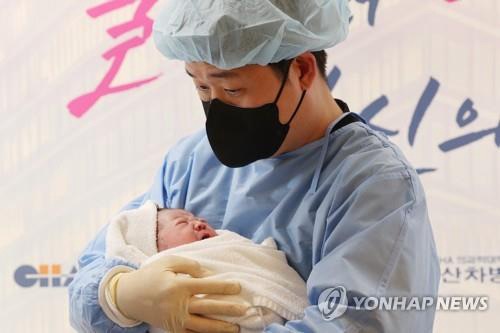 En réponse à la crise démographique, la Corée du Sud propose 70 000 euros aux parents accueillant un nouveau-né